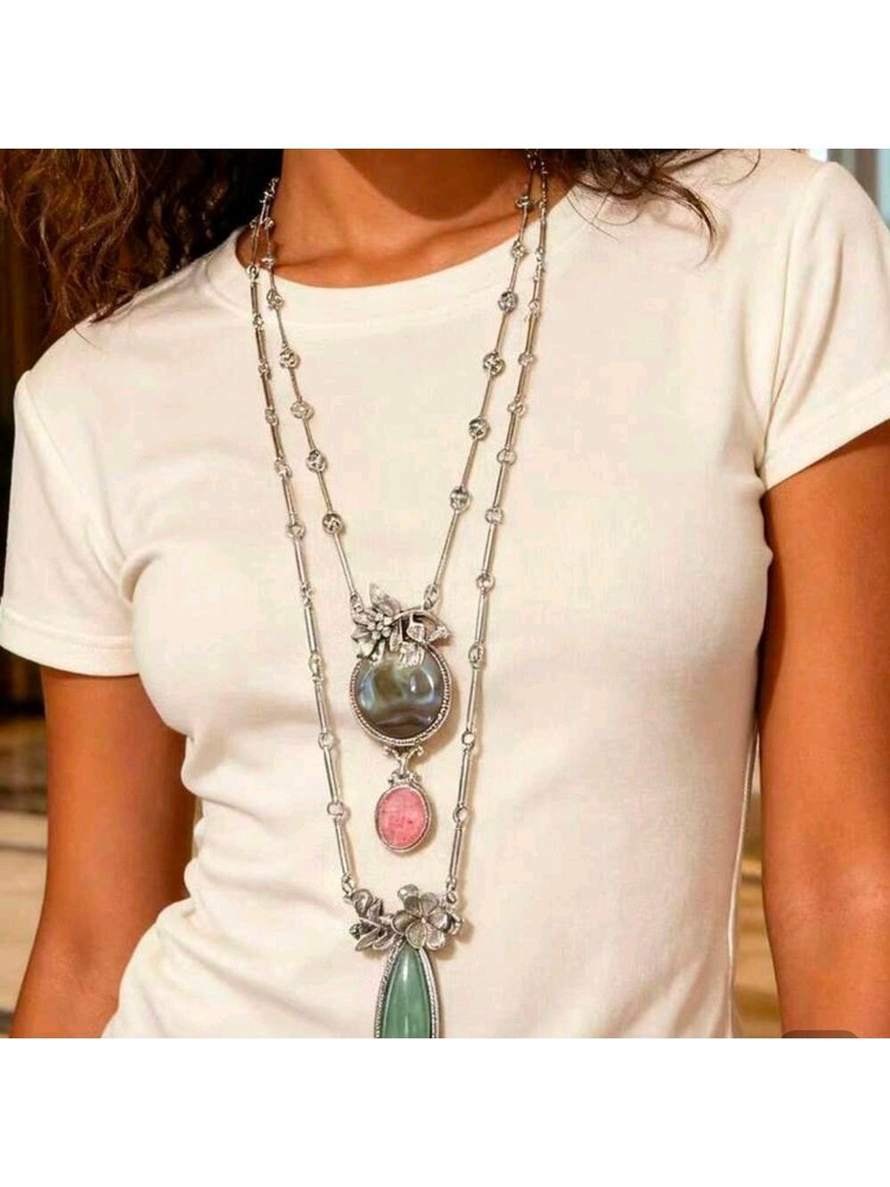 Elegant Silver and Green Pendant Necklace - Picture 2 of 5